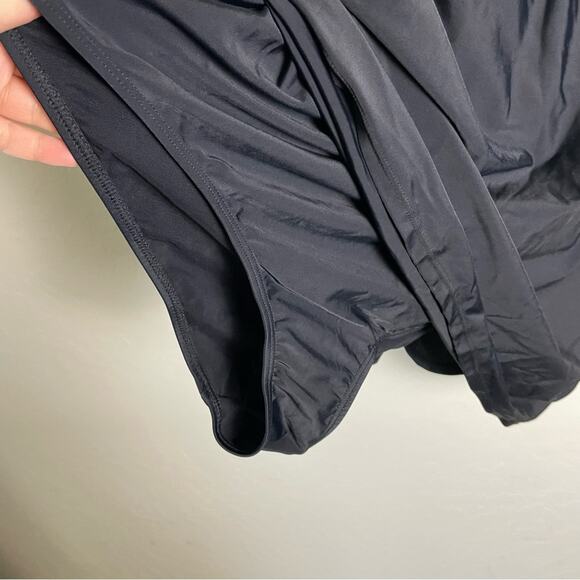 Torrid Black Wireless Mid Strapless Swim Dress With Brief 2X NWT 15066990 - Picture 7 of 16